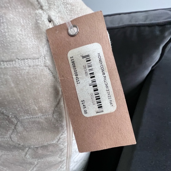 ELTE Mkt Natural Honeycomb Throw Pillow - Picture 4 of 4